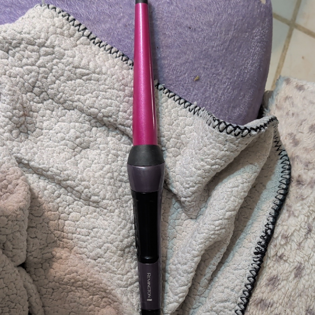 Remington Pink And Black Tapered Curling Wand